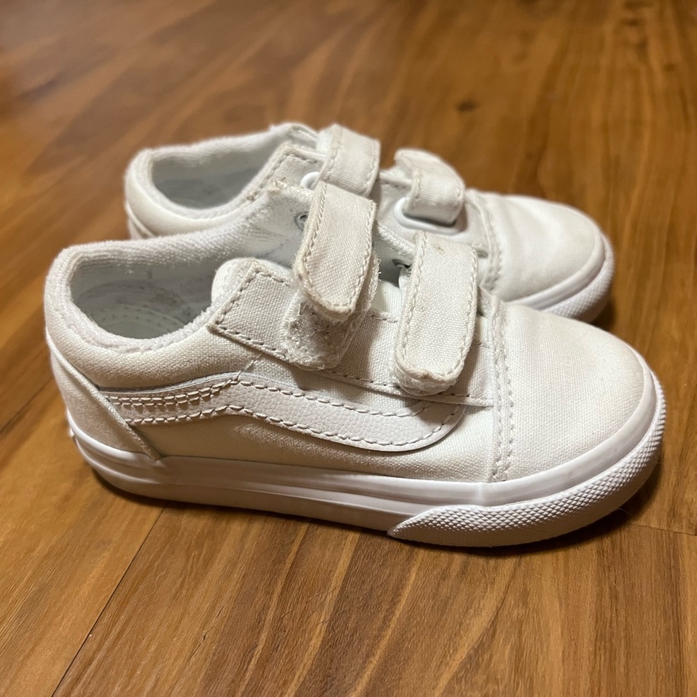White toddler vans